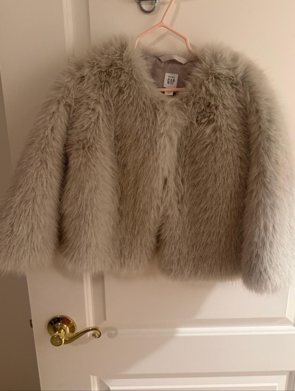 🩷 Babygap NWT Beige faux fur shrug